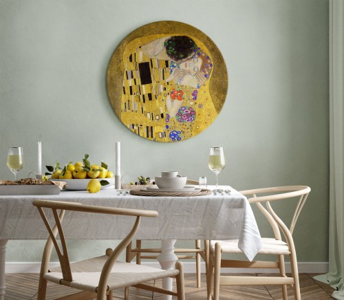 Obraz okrągły - Pocałunek - Gustav Klimt - para zakochanych w namiętnym objęciu
