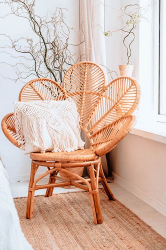 Fotel rattanowy w stylu boho kwiat
