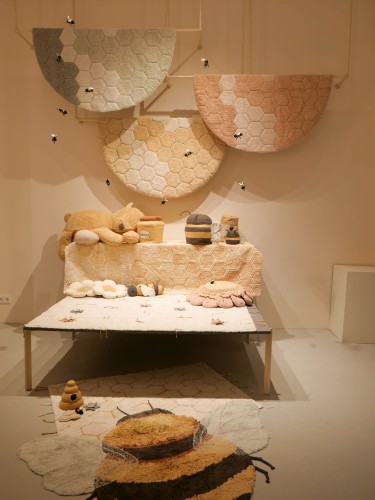 Kolekcja dywanów z serii Planet Bee od Lorena Canals