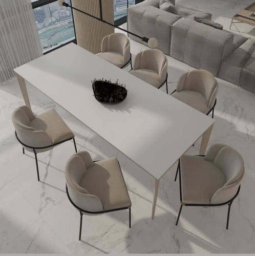 Eleganckie krzesło do jadalni Polly na metalowych nogach