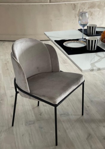 Krzesło fotelowe na metalowych nogach Polly